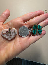 Load image into Gallery viewer, Swan pendant
