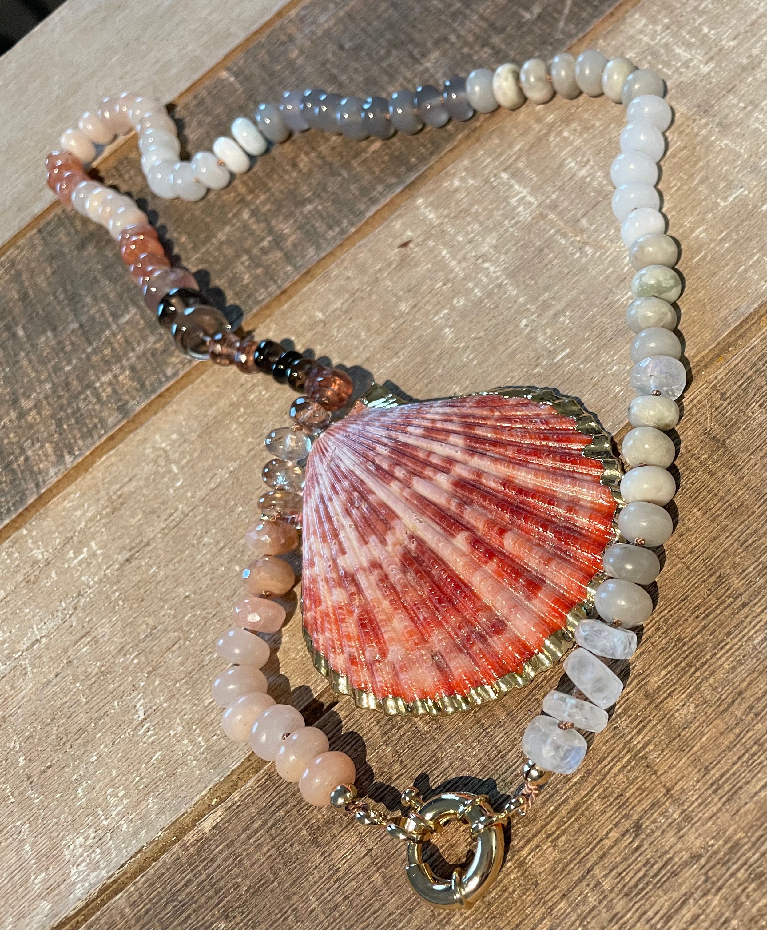 “After glow “knotted gemstone necklace
