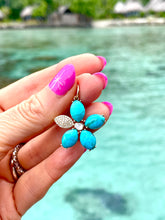 Load image into Gallery viewer, Turquoise flower pendant
